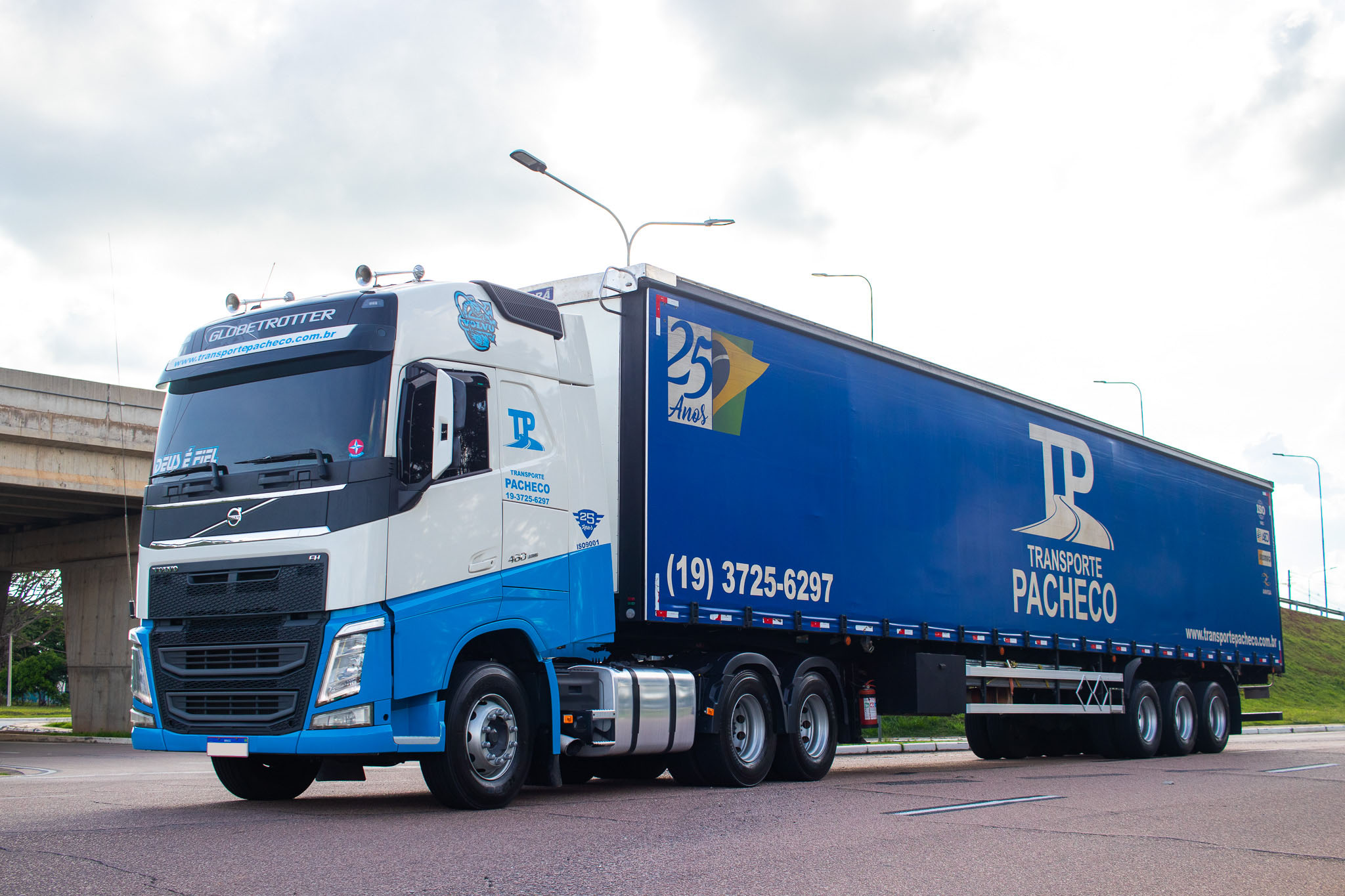 caminhão moderno transporte pacheco